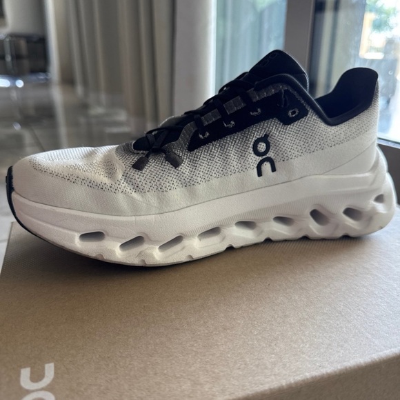 On Running White and Black Sneakers with Sleek Design - Picture 4 of 8